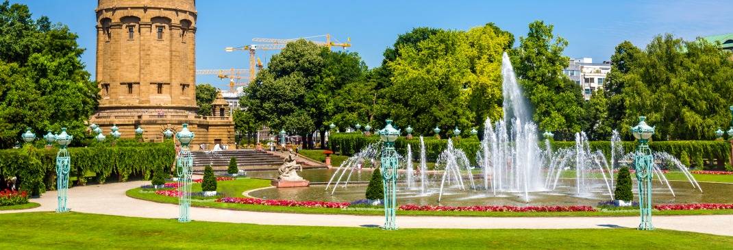 Park mit Brunnen in Mannheim.